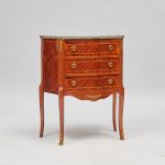 1018 8358 CHEST OF DRAWERS